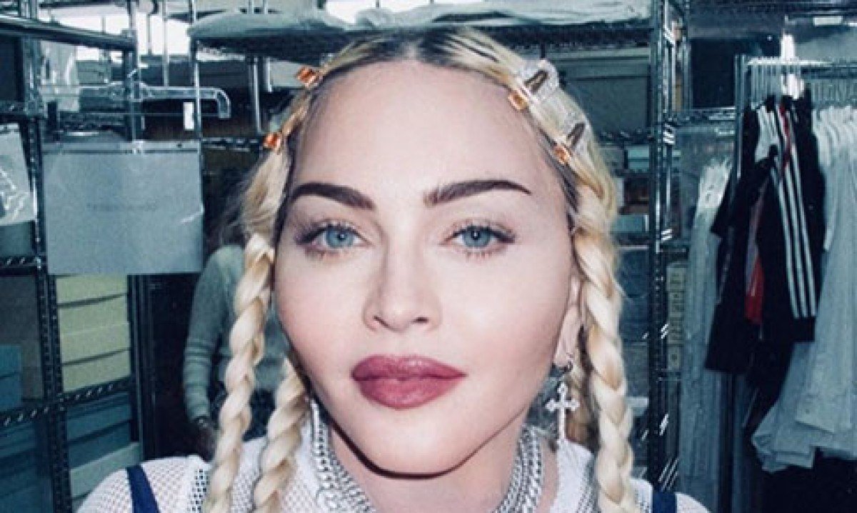 Madonna Louise Ciccone, popular Madonna, herdou o nome de sua mãe, Madonna Louise Fortin, que era descendente de franco-canadenses, e seu pai, Silvio Anthony Ciccone, ítalo-americano. -  (crédito:  Instagram @madonna)