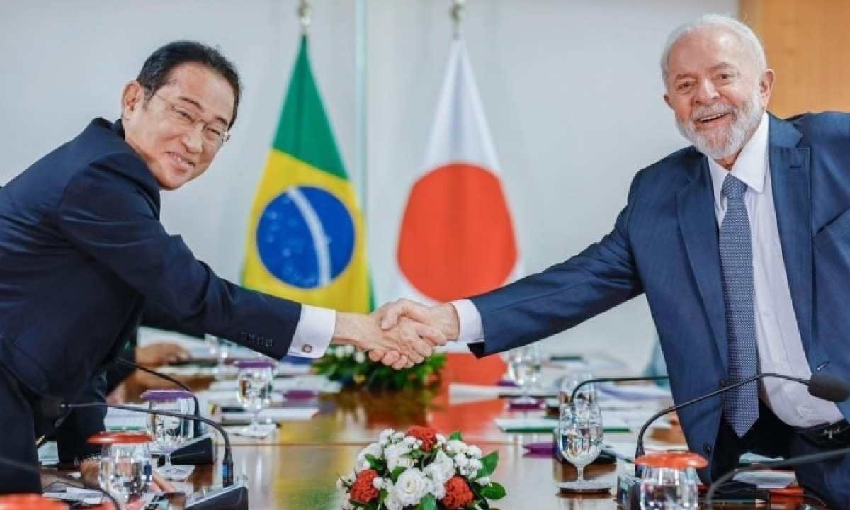 Durante visita do premiê ao Planalto, o governo brasileiro e o japonês assinaram uma série de memorandos, em áreas como comércio e segurança cibernética -  (crédito: Ricardo Stuckert/PR)