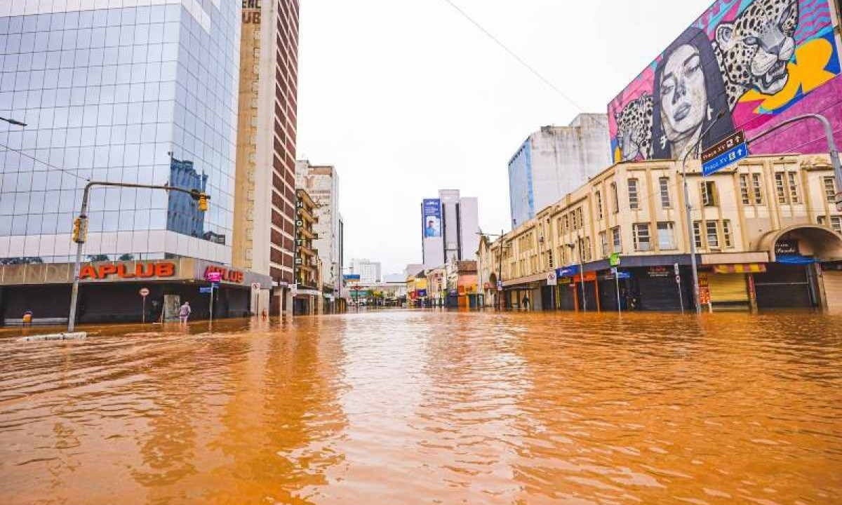 Cerca de 4.000 unidades estão sem luz dentro do polígono que inclui trechos das avenidas Mauá, Borges de Medeiros e Independência, a rua Riachuelo e a Estação Rodoviária -  (crédito: Prefeitura de Porto Alegre/Divulgação)