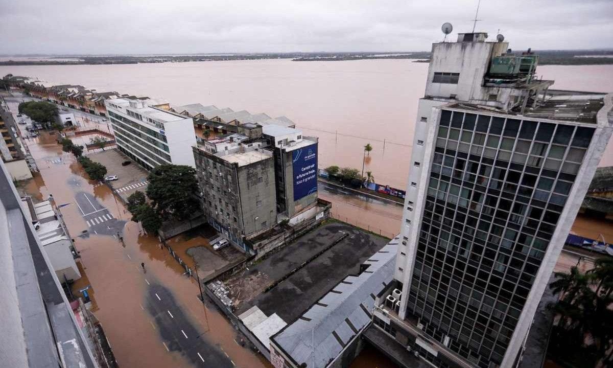 Alerta em Porto Alegre vale para o período de 24 horas -  (crédito: AFP PHOTO / PMPA / CESAR LOPES)