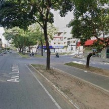 Homem em situação de rua é agredido a pauladas e quase tem corpo queimado - Google Street View