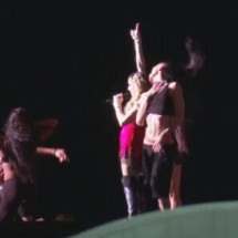 Madonna promove ensaio em Copacabana e leva fãs à loucura - reprodução globonews