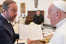 Ministro de Lula entrega carta ao Papa Francisco; saiba qual o conteúdo