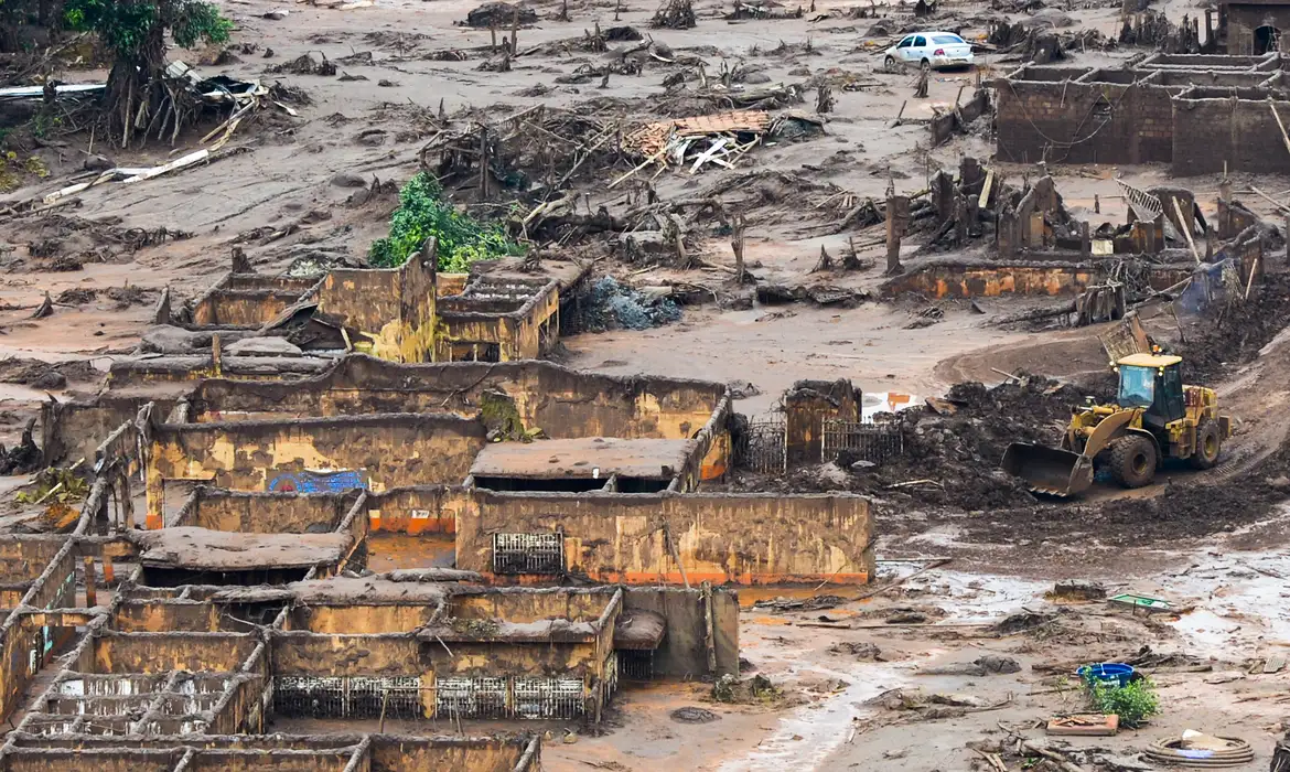 Caso Samarco: União e ES recusam proposta de R$ 90 bi das mineradoras -  (crédito: EBC)