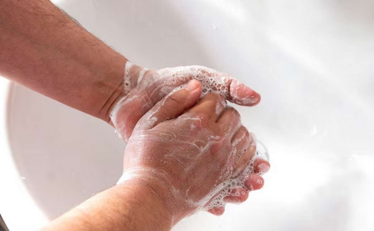 Higienizar as mãos pode ajudar na prevenção de doenças