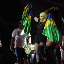 Madonna a fãs em Copacabana: 'Estão prontos?' - Pilar Olivares/Reuters/Folhapress