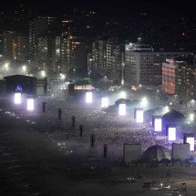 Madonna no RJ: fãs vendem areia da praia de Copacabana em site de leilão - Mauro Pimentel/AFP