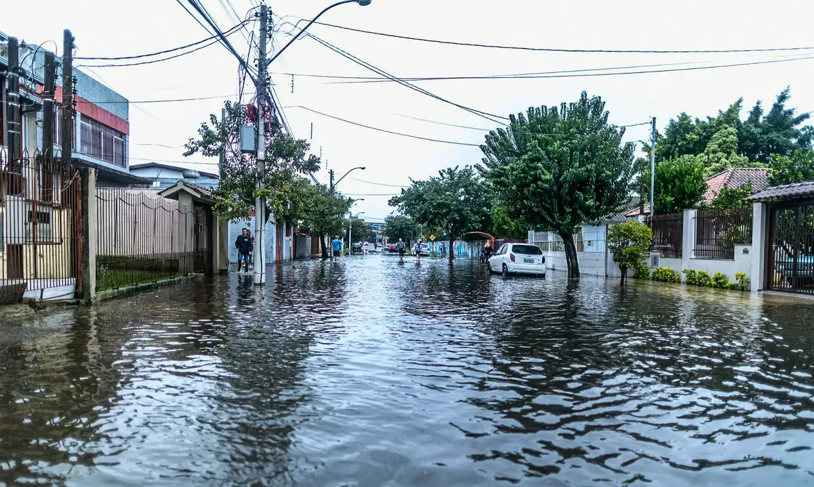 Com 50 mil em áreas de risco, Canoas ordena evacuação de 11 bairros - EBC - Geral