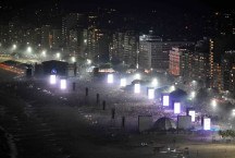 Madonna no RJ: fãs vendem areia da praia de Copacabana em site de leilão