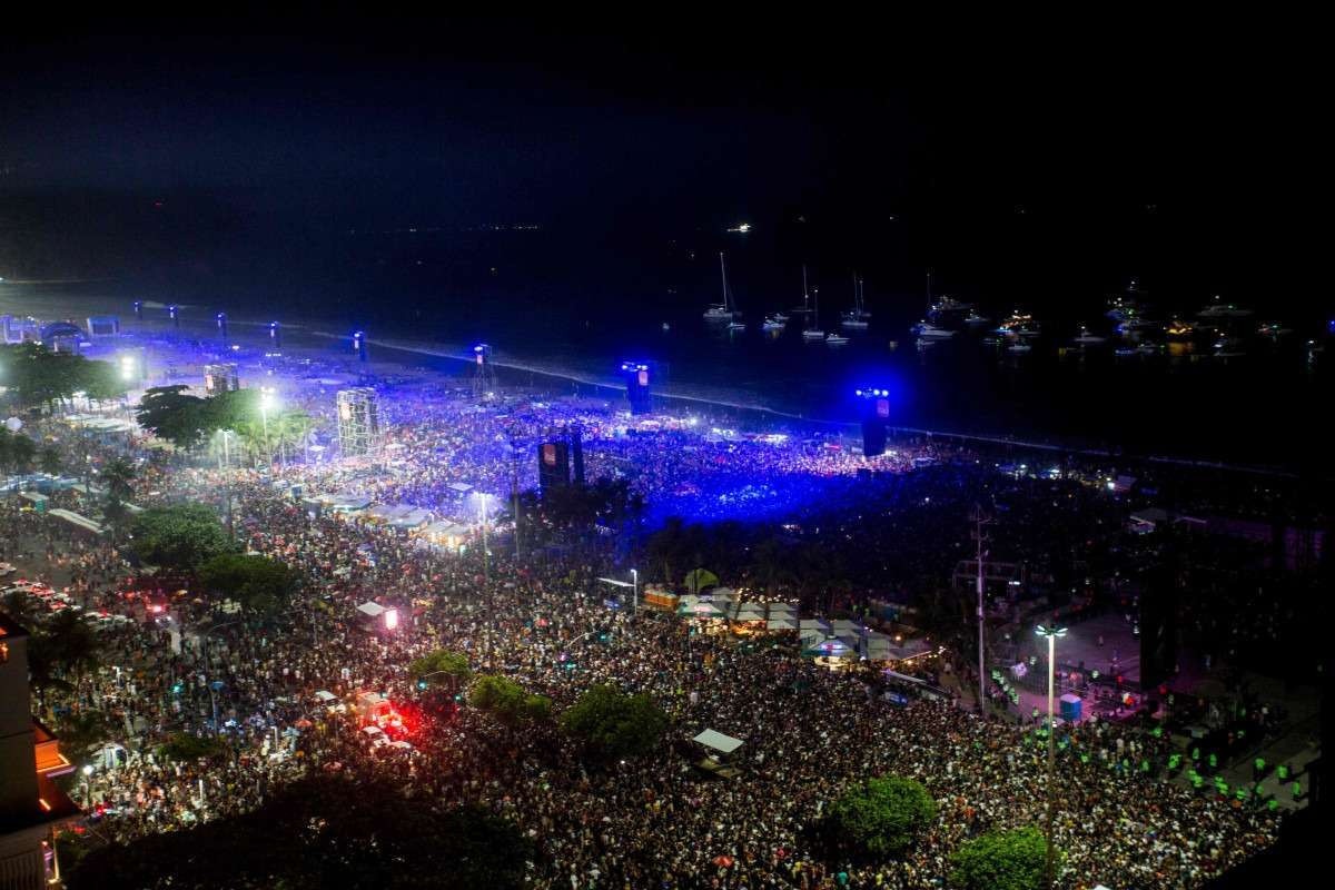 Madonna: fãs lotam a praia horas antes do show em Copacabana