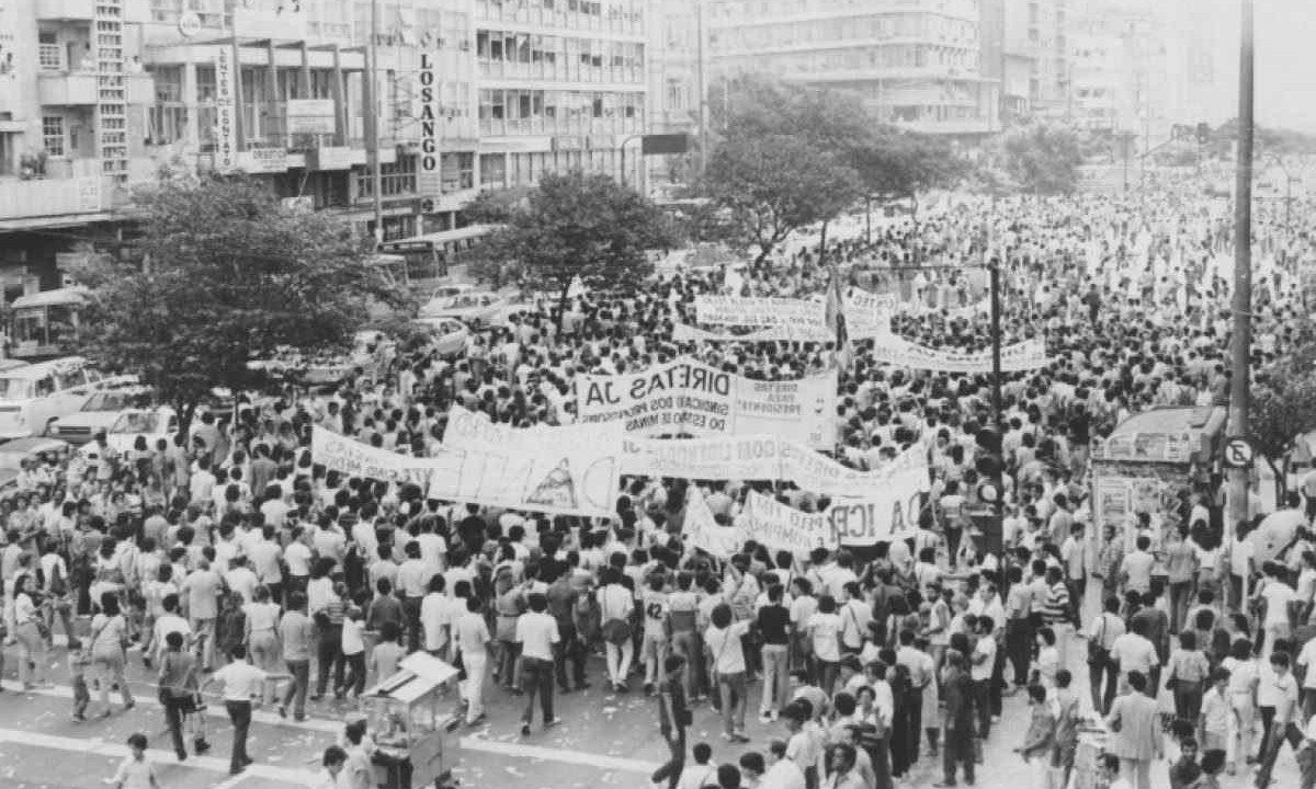 As Diretas deram origem à maior mobilização popular da história do país e se tornaram um marco da redemocratização -  (crédito: Arquivo/Estado de Minas)