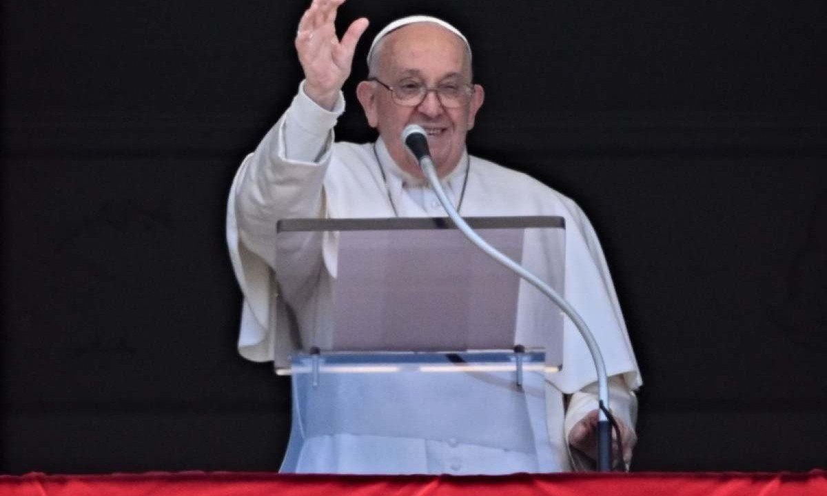 Papa Francisco disse 'orar para que o Senhor acolha os mortos, conforte os familiares e aqueles que tiveram que sair de suas casas' -  (crédito: Andreas Solaro/AFP)
