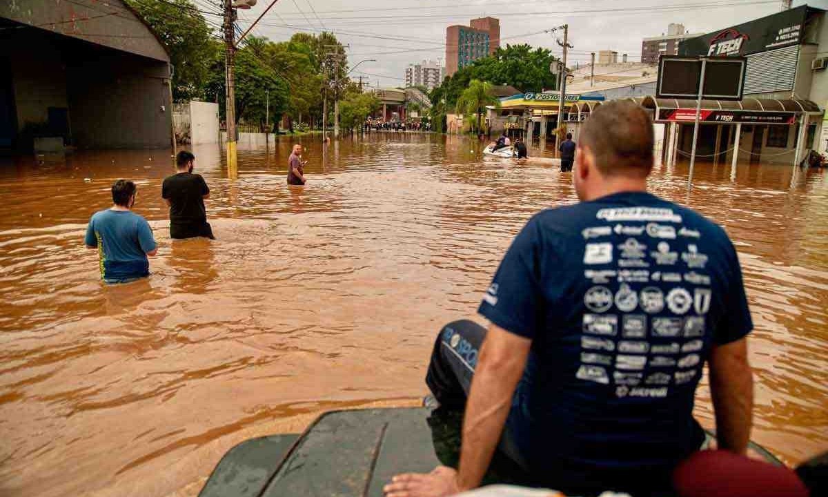 Tempestades já causaram dezenas de mortes e deixaram milhares de desabrigados - (crédito: CARLOS FABAL/AFP) Tempestades já causaram dezenas de mortes e deixaram milhares de desabrigados - (crédito: CARLOS FABAL/AFP)