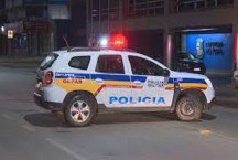 Motorista cubano capota carro, é agredido e assaltado em BH
