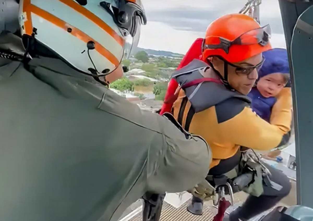 Grupamento de Fuzileiros Navais do Rio Grande resgatou mais de 40 pessoas na região de Eldorado do Sul (RS) 