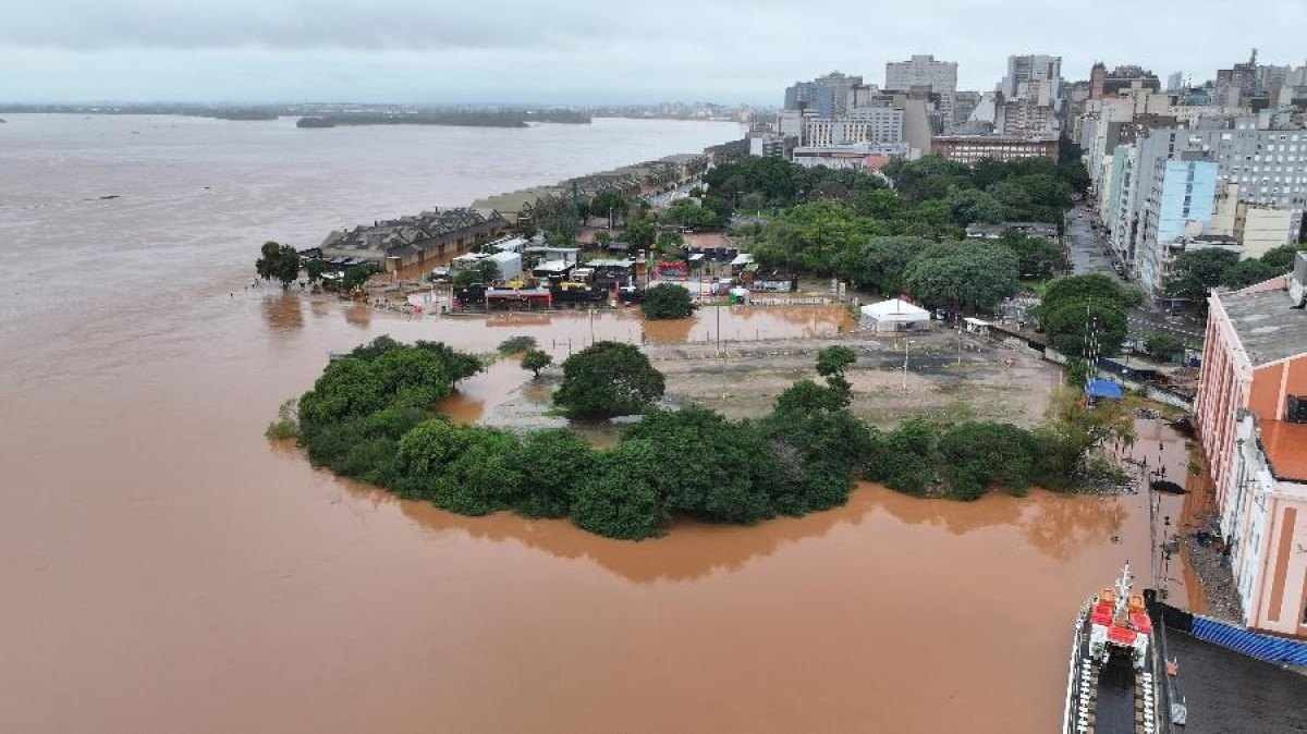 Nível recorde do Guaíba coloca Porto Alegre em alerta de 'inundação severa'