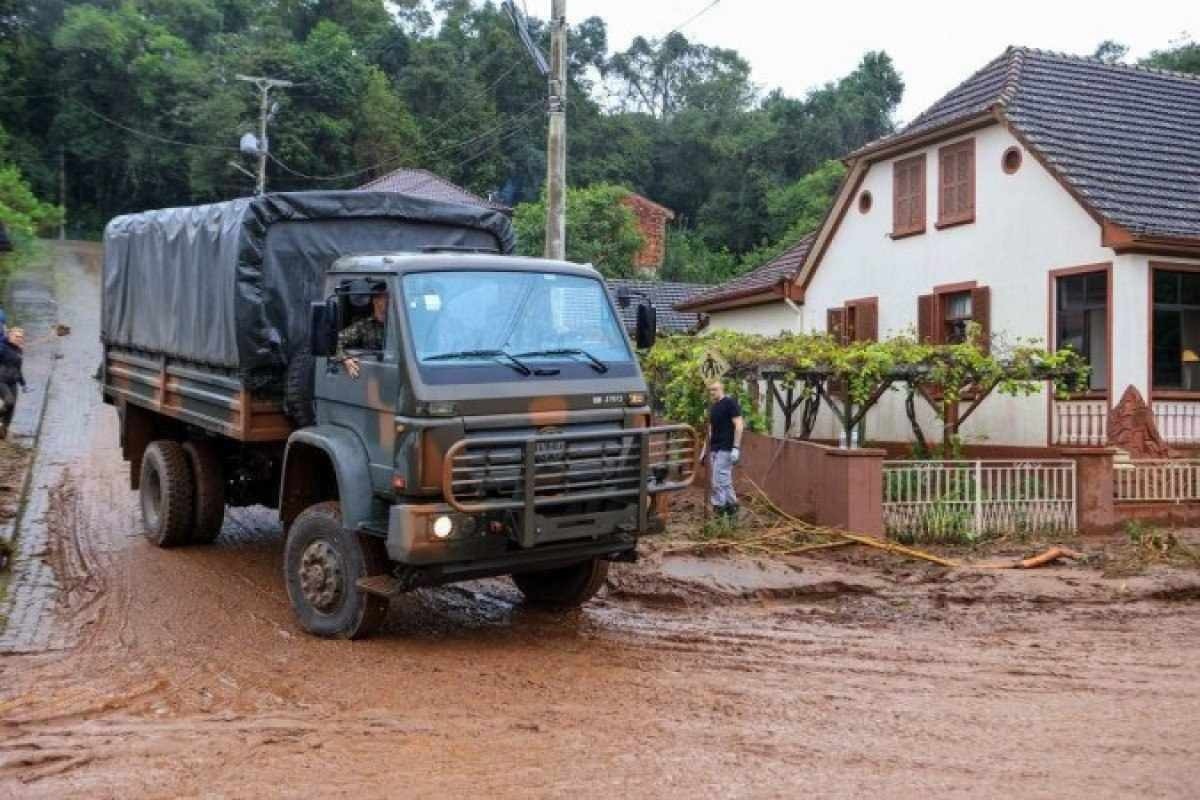 Inundação em Porto Alegre deve durar 20 dias, dizem especialistas