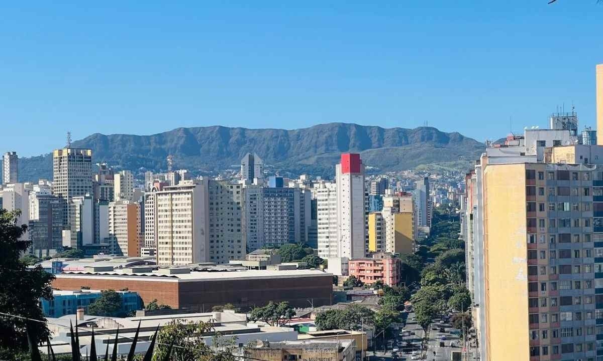 Em meio a onda de calor em Minas Gerais, os termômetros de Belo Horizonte podem chegar a 30ºC nesta segunda (6/5) -  (crédito: Edésio Ferreira/EM/DA Press)