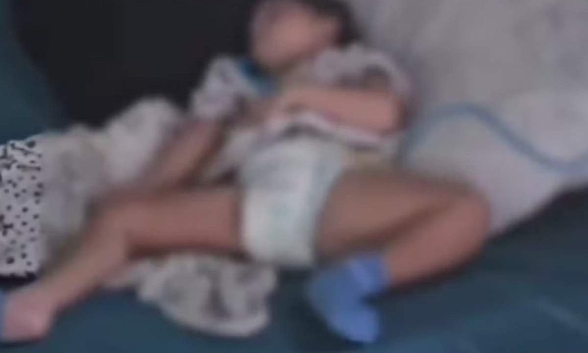 Criança com paralisia cerebral era alimentada por sonda; mãe desligou aparelho e foi presa por isso -  (crédito: Divulgação / Polícia Militar de Goiás)