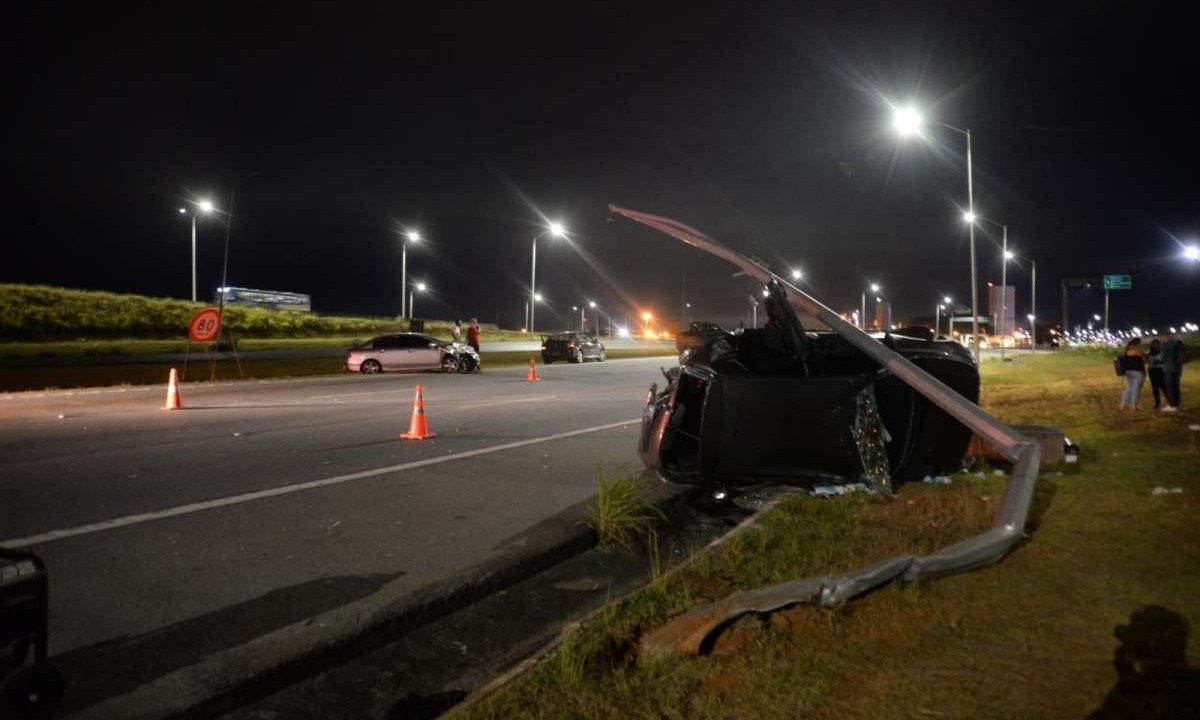 Batida aconteceu na MG-10, perto da entrada para o Aeroporto Internacional de Belo Horizonte -  (crédito: Túlio Santos EM/DA. Press)