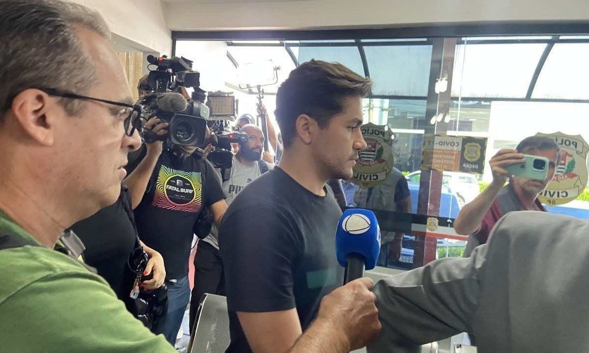 Fernando Sastre de Andrade Filho na sa&iacute;da de delegacia ap&oacute;s depoimento -  (crédito:  Oslaim Brito/Thenews2/Folhapress)