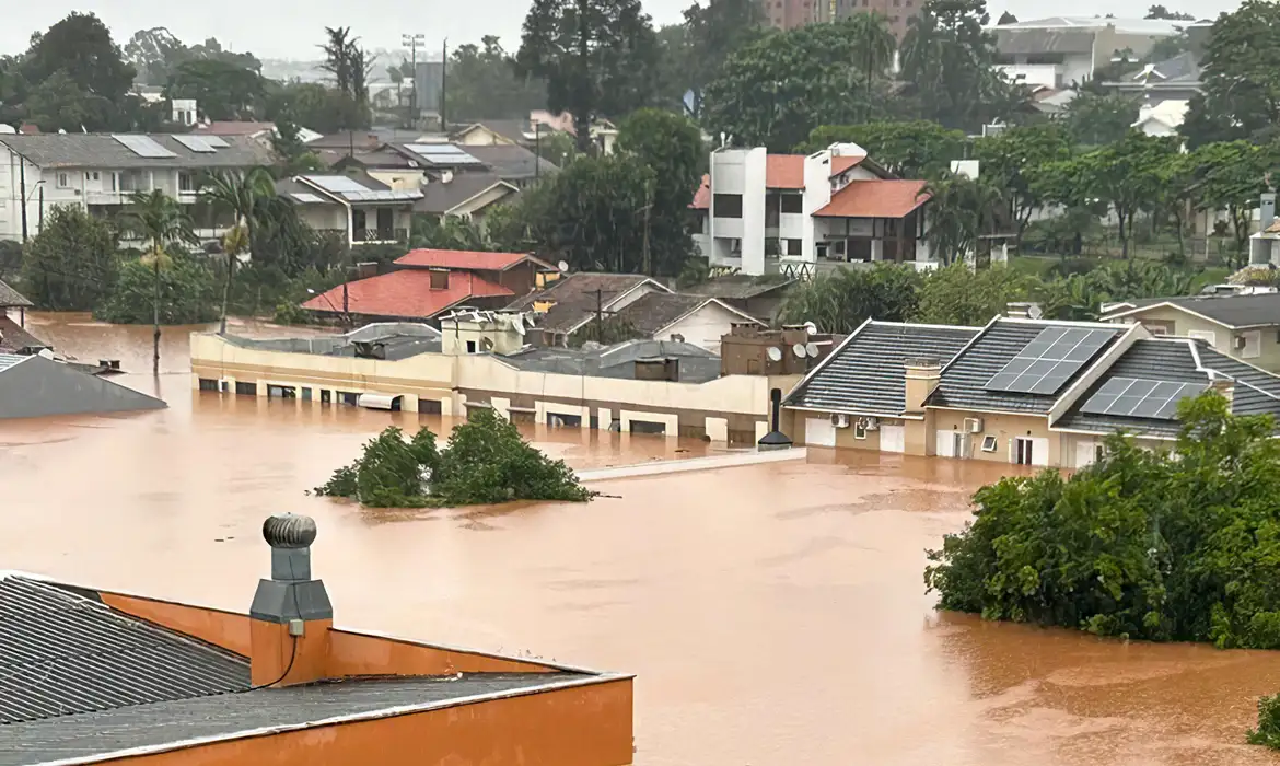 Chuvas intensas n&atilde;o d&atilde;o tr&eacute;gua no Rio Grande do Sul -  (crédito: EBC)