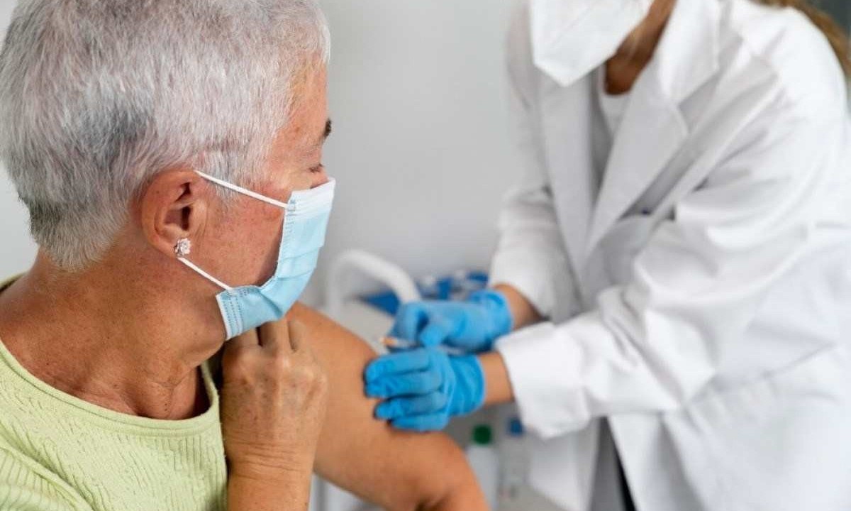 A Sociedade Brasileira de Infectologia está com uma campanha para que as pessoas entendam- ou relembrem– a importância de tomar as vacinas -  (crédito: Freepik)