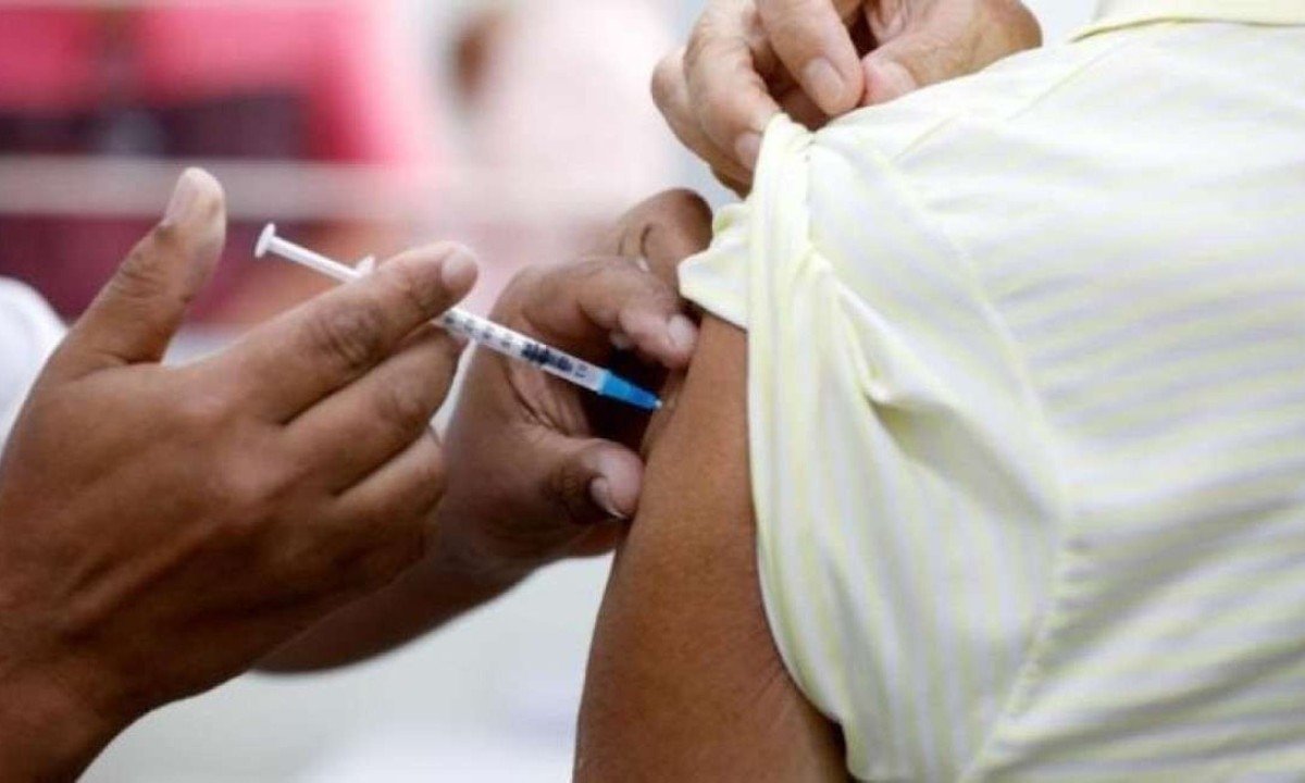 A Prefeitura de Belo Horizonte amplia a aplica&ccedil;&atilde;o da dose de refor&ccedil;o da nova vacina monovalente contra a covid-19 -  (crédito: Amira Hissa/PBH)