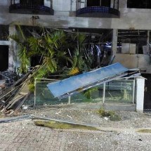Criminosos explodem agência da Caixa e atiram na do Santander em Minas - PMMG