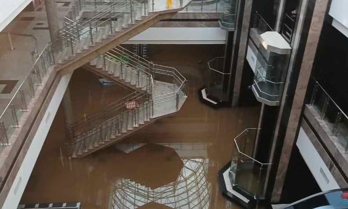 Devido às fortes chuvas que assolam o estado do Rio Grande do Sul, o Aeroporto Internacional de Porto Alegre não será reaberto por tempo indeterminado -  (crédito: Reprodução/Redes sociais)