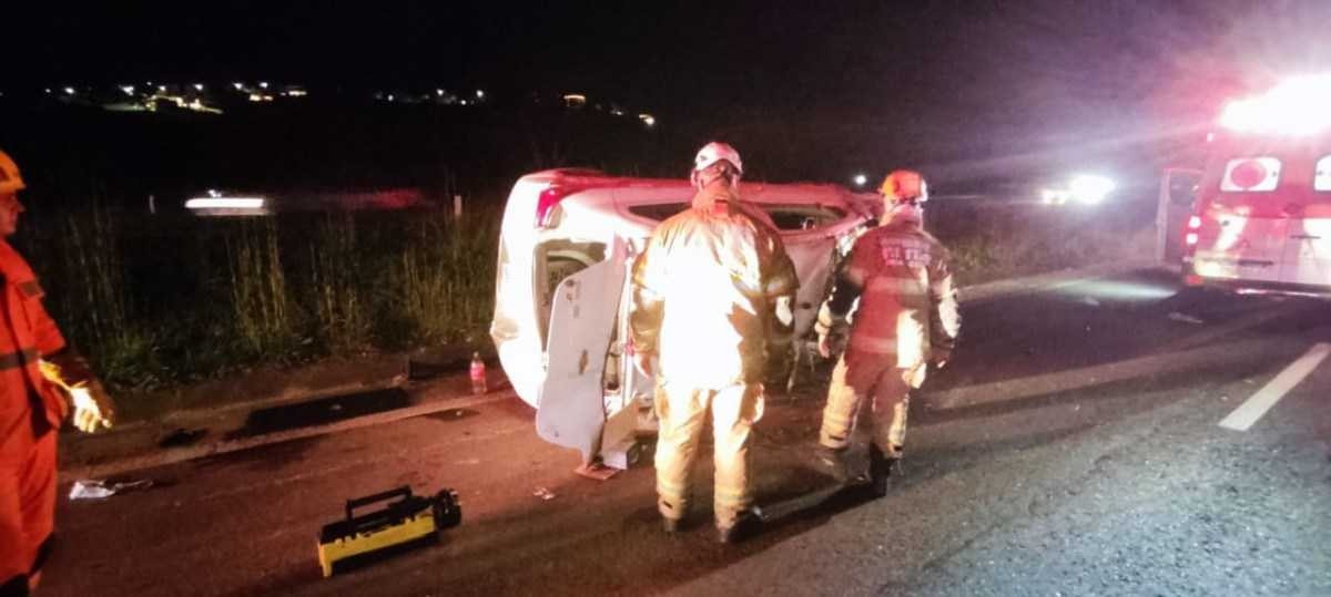 Grávida é ejetada de carro em acidente na BR-040