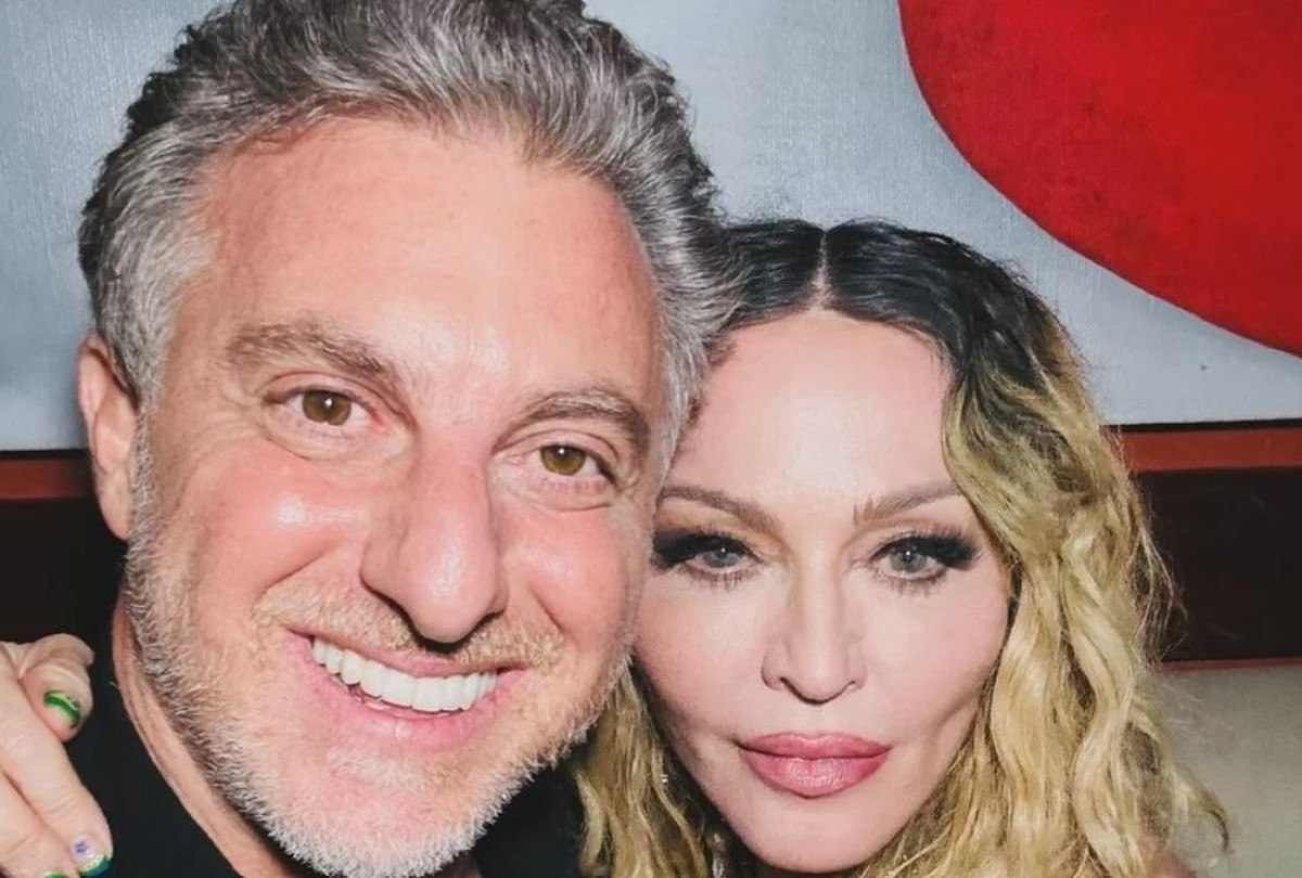 Luciano Huck posa com Madonna após show épico em Copacabana