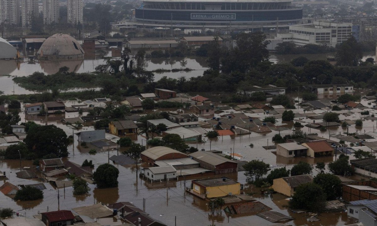 Há oito meses, o Rio Grande do Sul enfrentou o pior fenômeno natural registrado até então com a passagem de um ciclone extratropical que causou enchentes, deixando 54 mortos -  (crédito: GETTY IMAGES)