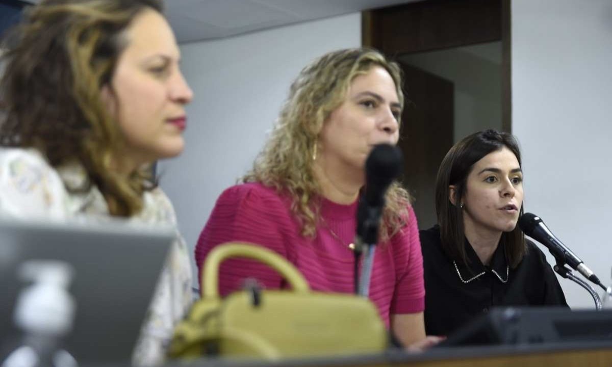 Deputadas Bella Gonçalves, Beatriz Cerqueira e Lohanna França comemoram prisão de suspeito de ameaças de morte, estupro e tortura -  (crédito: Assembleia Legislativa de Minas Gerais)