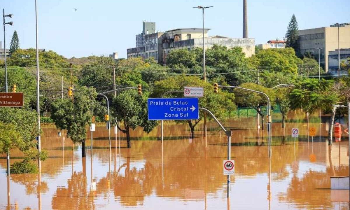 Cheia histórica do lago Guaíba inundou a maior parte de Porto Alegre, inclusive o aeroporto, que não tem previsão para reabertura -  (crédito: Gustavo Mansur/ Palácio Piratini)