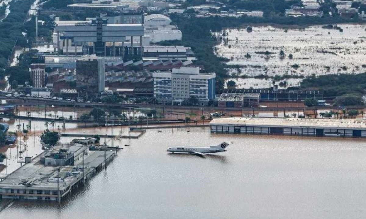 Alerta no Rio Grande do Sul: volume de chuva excessivo prolongará enchentes

 -  (crédito: RICARDO STUCKERT/PR )