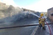 Incêndio em caminhão fecha BR-050 em Minas