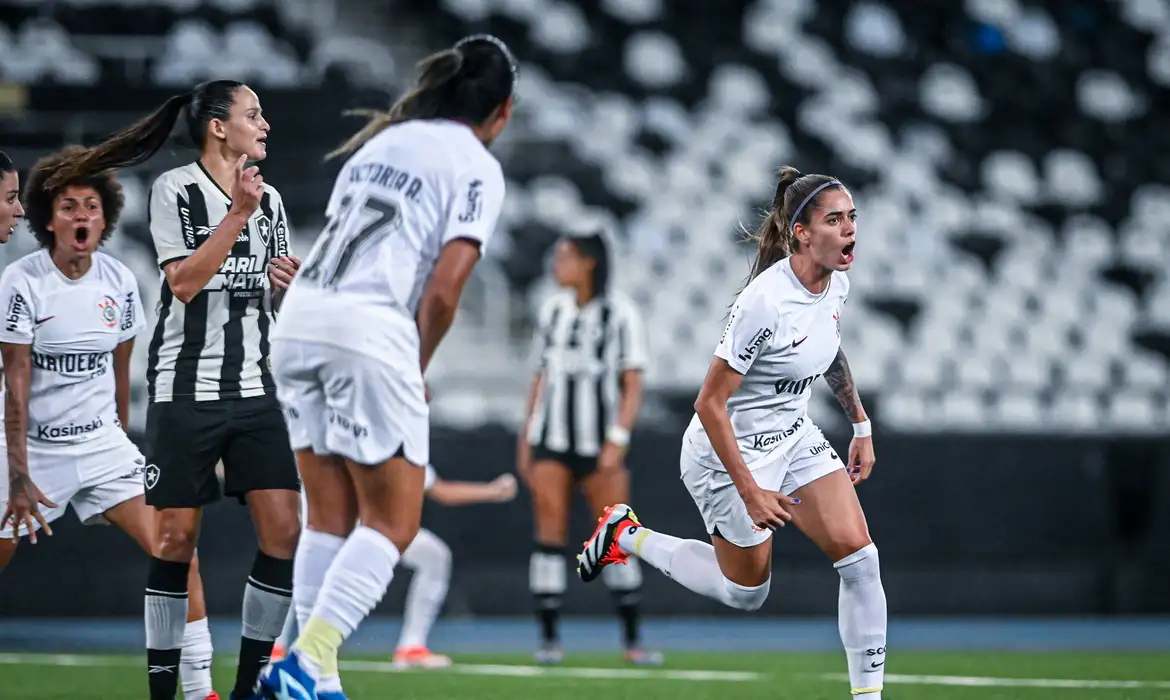 Corinthians bate Botafogo e mantém liderança do Brasileiro Feminino -  (crédito: EBC)