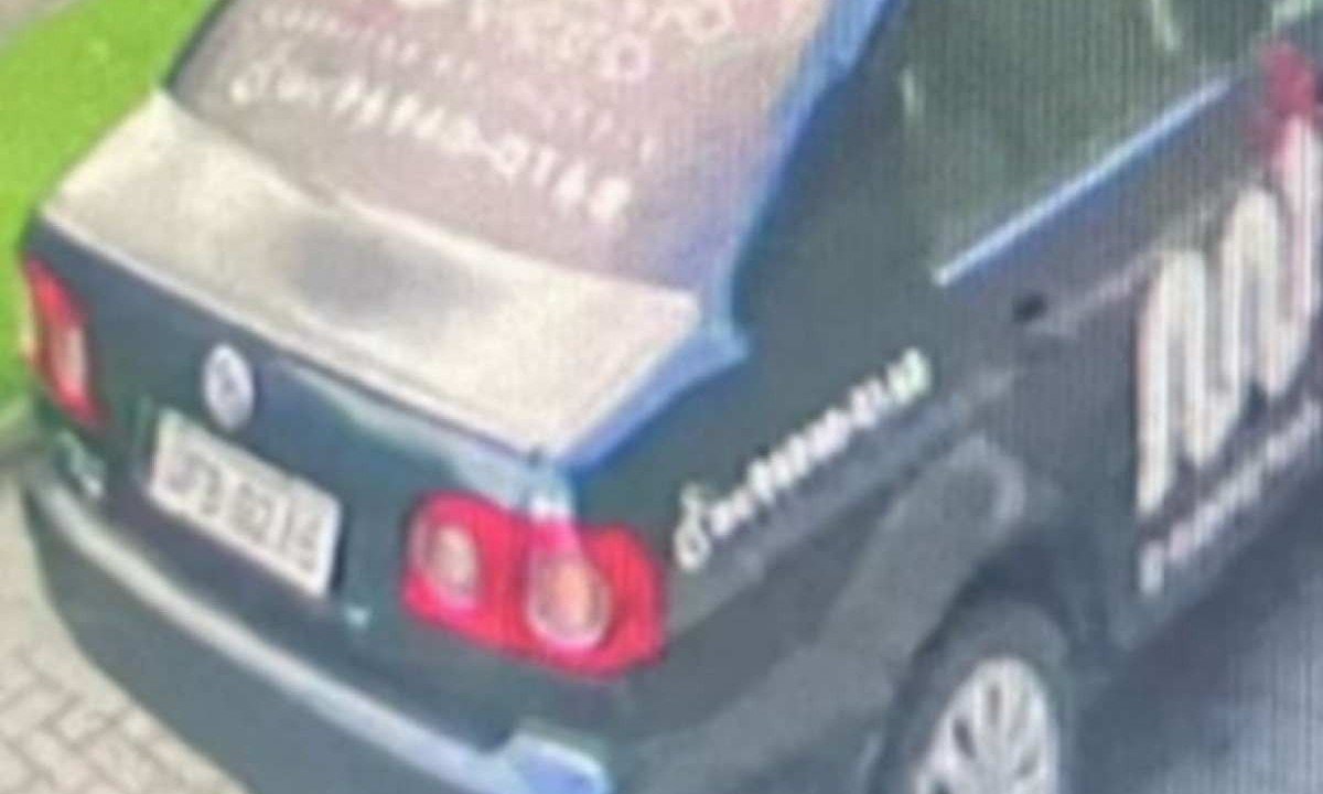 Carro de imobiliÃ¡ria foi flagrado na entrada do motel -  (crédito: ReproduÃ§Ã£o/cÃ¢mera de seguranÃ§a)