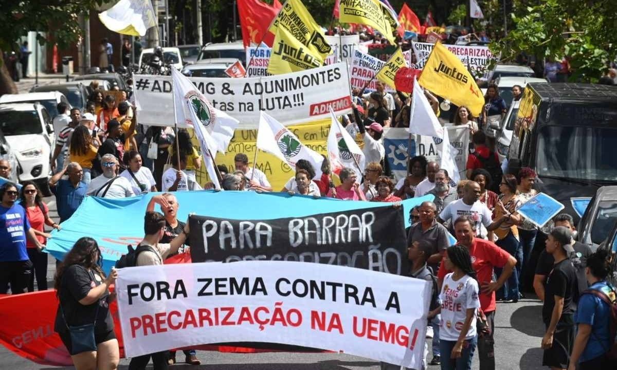 Trânsito no entorno da Assembleia Legislativa, na Região Centro-Sul, ficou completamente parado -  (crédito: Leandro Couri/EM/DA PRESS)