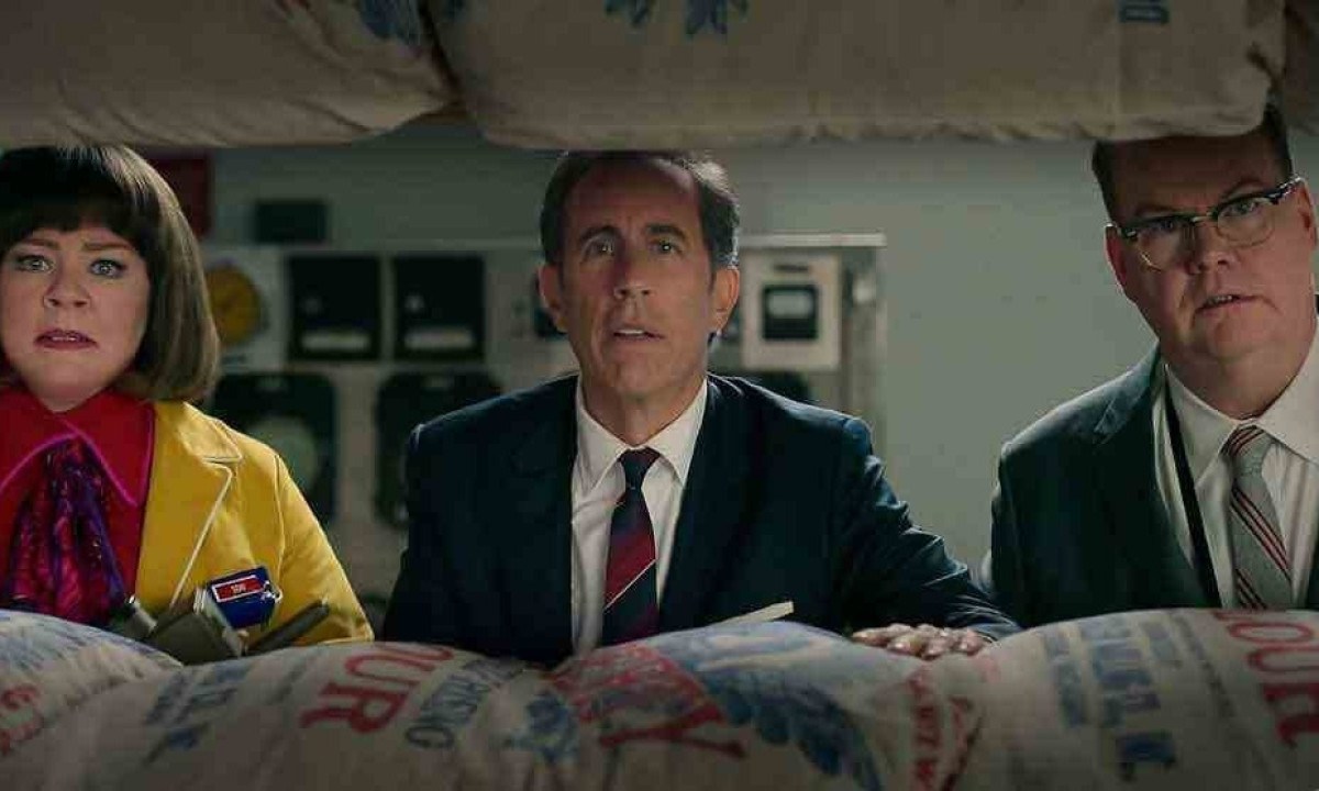 Melissa McCarthy, Jerry Seinfeld e Jim Gaffigan, em cena do filme que ironiza a indústria alimentícia e está no catálogo da Netflix -  (crédito: Netflix/Divulgação)