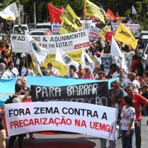 Servidores da Educação protestam contra Zema no entorno da ALMG - Leandro Couri/EM/DA PRESS