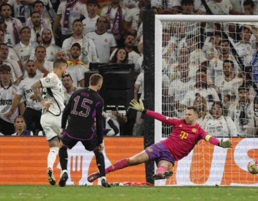 Neuer fechava o gol antes de falhar nos minutos finais  -  (crédito: Foto: OSCAR DEL POZO/AFP via Getty Images)