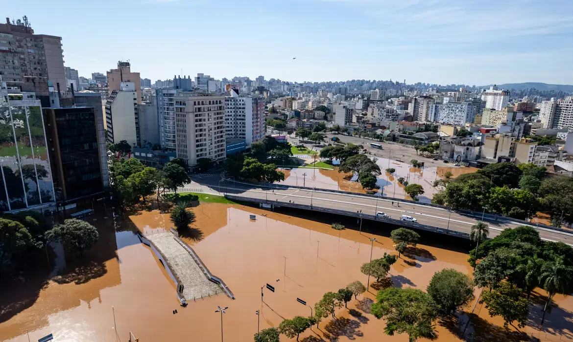 Chega a 100 o número de mortes confirmadas no Rio Grande do Sul  -  (crédito: EBC)