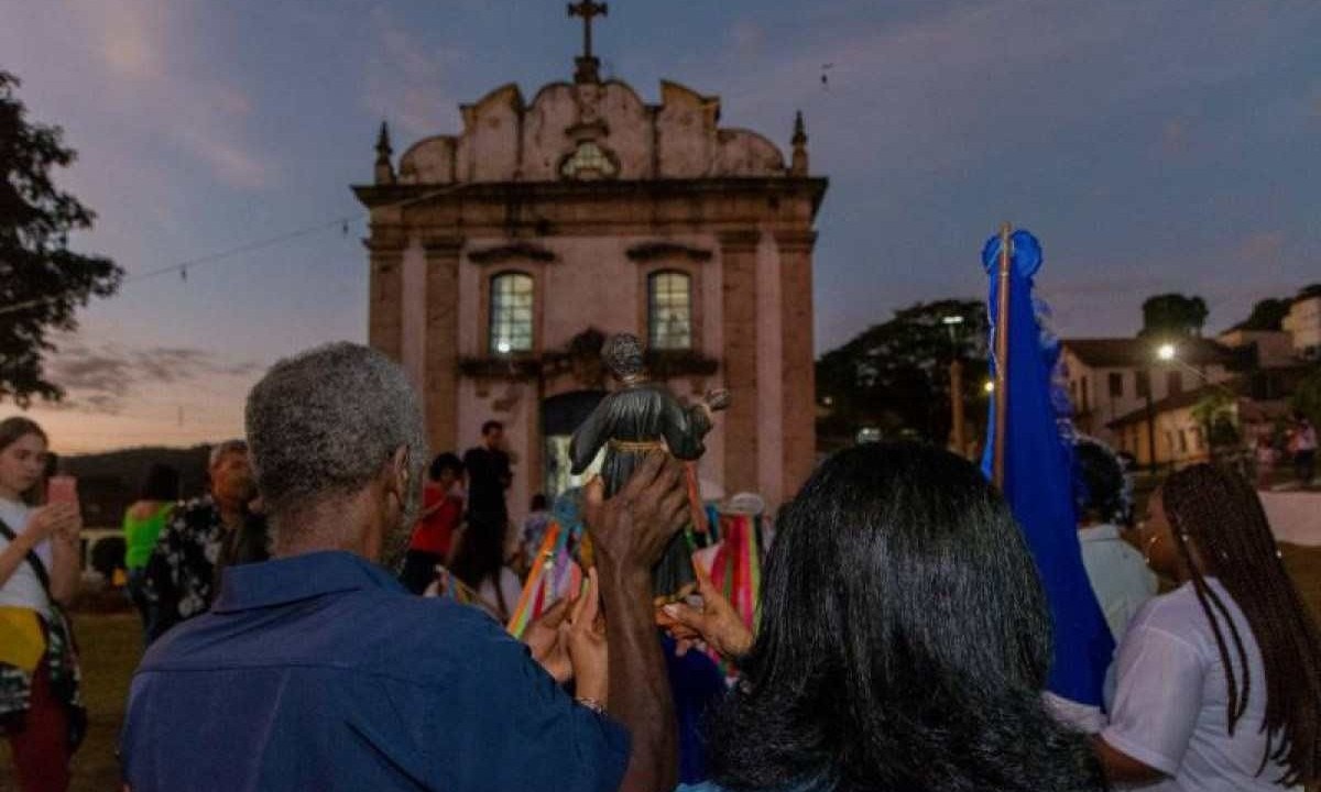 Imagem de São Benedito foi recebido com festa pela comunidade no interior de Congonhas -  (crédito: Daniel Silva/Prefeitura de Congonhas)