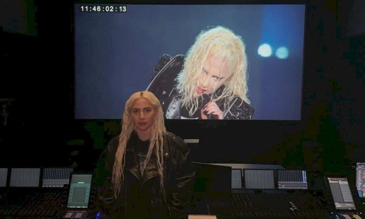 Foto: Reprodução / Instagram / @ladygaga -  (crédito: Lady Gaga anuncia filme da turnê 'Chromatica Ball' na Max)