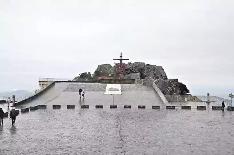 Topo do maciço, onde está a imagem da padroeira de Minas, Nossa Senhora da Piedade -  (crédito: Ramon Lisboa/EM/D.A Press)