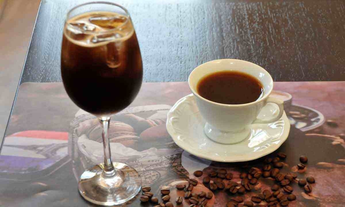  Para quem gosta de café gelado, taça pode ser boa opção. Já as xícaras mantêm a bebida quente por mais tempo
 -  (crédito: Jair Amaral/EM/D.A Press)