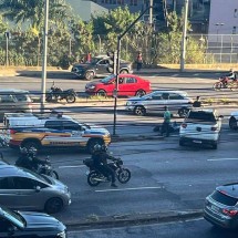 BH: Acidente com carro e moto complica trânsito na Nossa Senhora do Carmo - Wellington Barbosa/EM/D.A.Press