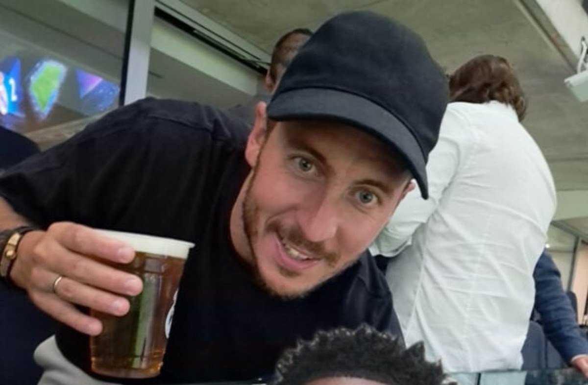 Com cerveja na mão, Hazard festeja vaga do Real Madrid para final da Champions